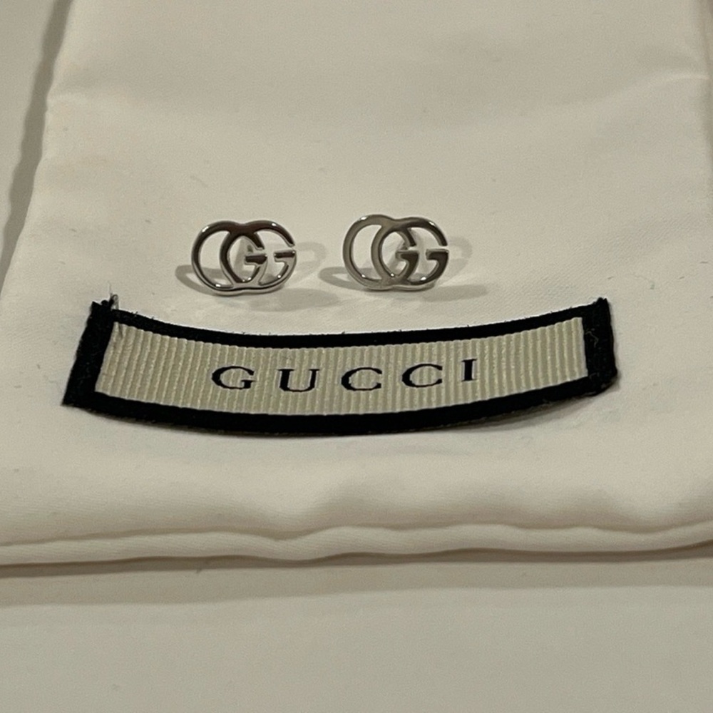 Gucci 18k White Gold Double G Running GG Earrings Studs Rare
